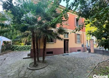 Porzione di casa Modena - foto 1