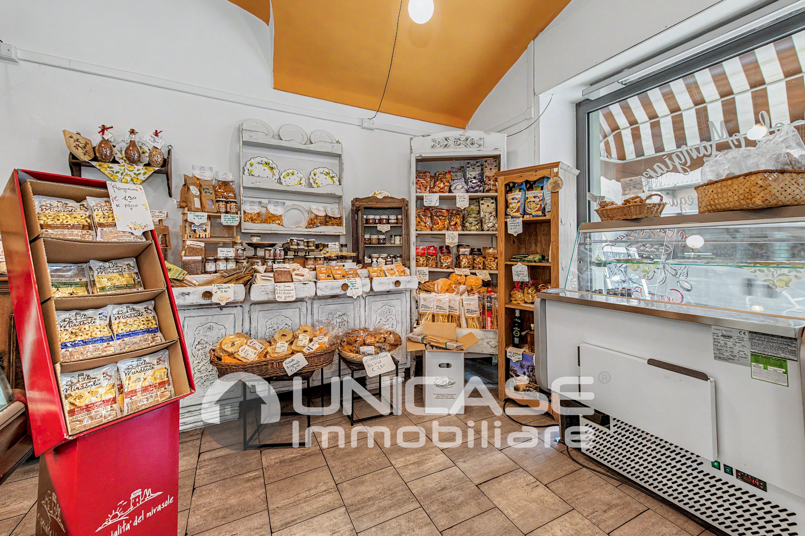 Negozio via G. Matteotti, 3, Torre Pellice - foto 1