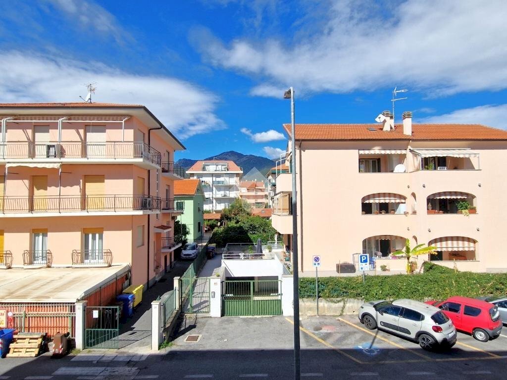 Three-room apartment Via Dante Alighieri, Loano - photo 3