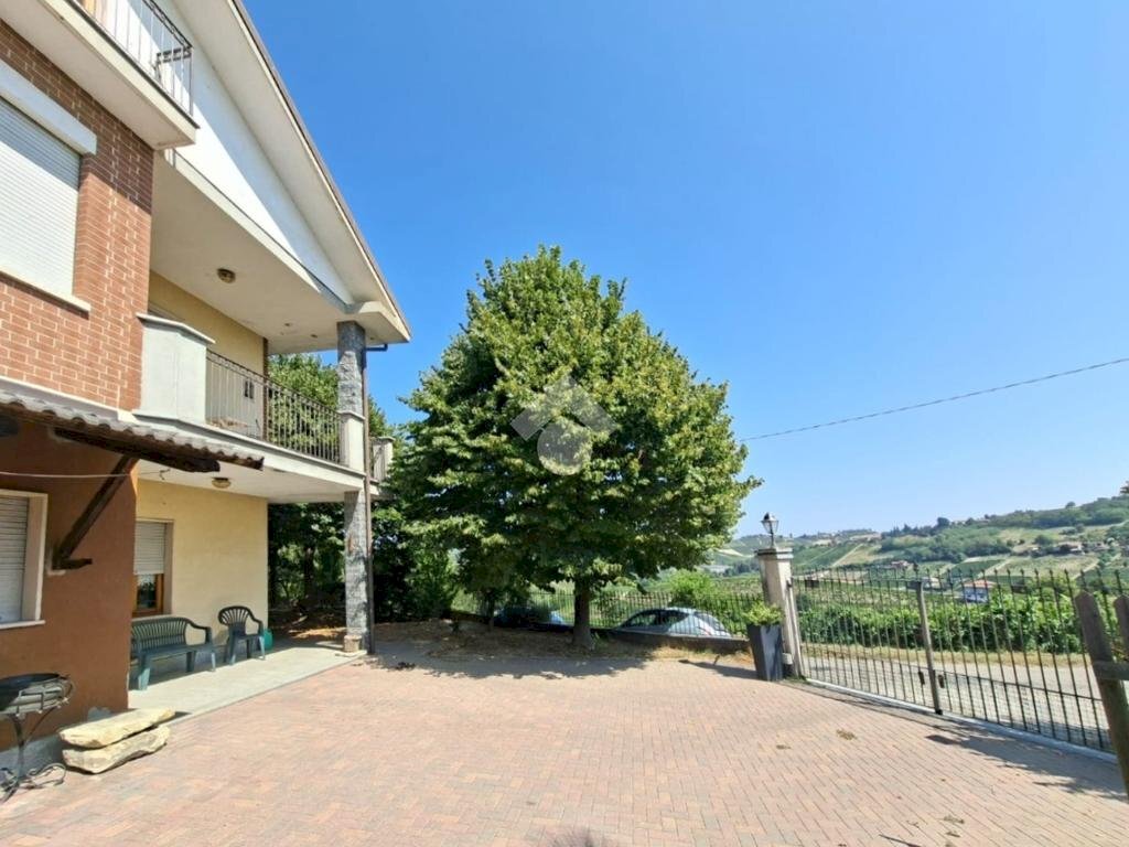 Casa indipendente Strada S. Martino, Castiglione Tinella - foto 1