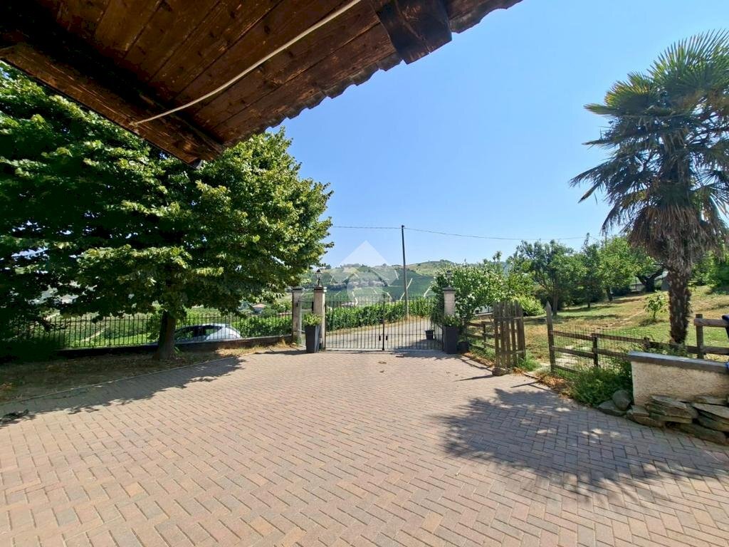 Casa indipendente Strada S. Martino, Castiglione Tinella - foto 2