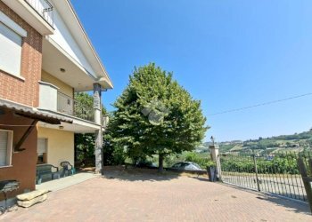 Casa indipendente Strada S. Martino, Castiglione Tinella - foto 1