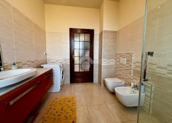 Portion of a house Via roma, None - photo 33