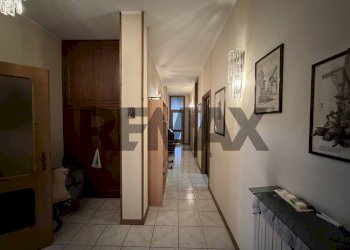 Hall / corridoio - Villa VIA DIAZ
 
2, Vergiate - foto 4