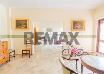 Sala da pranzo - Apartment Via Emanuele Notarbartolo
 
5, Palermo - photo 8