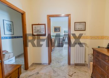 Hall / corridoio - Apartment Via Emanuele Notarbartolo
 
5, Palermo - photo 18