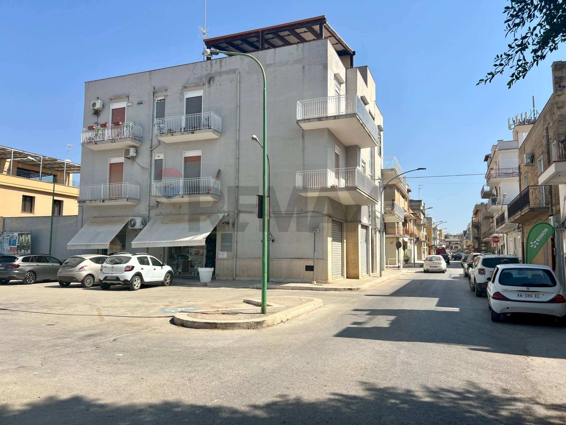 Edificio all\'aperto - Negozio Piazzale G. Rotolo
7, Menfi - foto 2