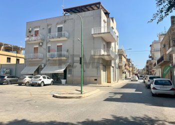 Edificio all\'aperto - Negozio Piazzale G. Rotolo
7, Menfi - foto 3