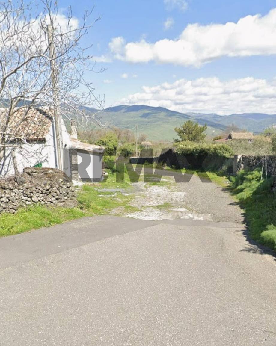 Vista delle montagne - Terreno agricolo Strada Provinciale 230 (SP 230)
snc, Randazzo - foto 3