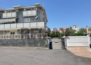 Edificio all\'aperto - Three-room apartment Via Duca degli Abruzzi
 
46, San Giovanni la Punta - photo 5