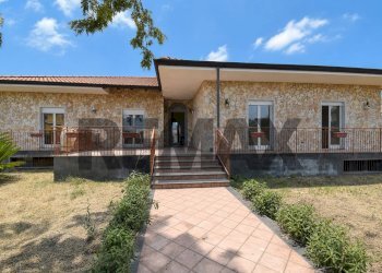 Casa all\'aperto - Villa Via Giovanni Caboto
 
19, Mascalucia - foto 26