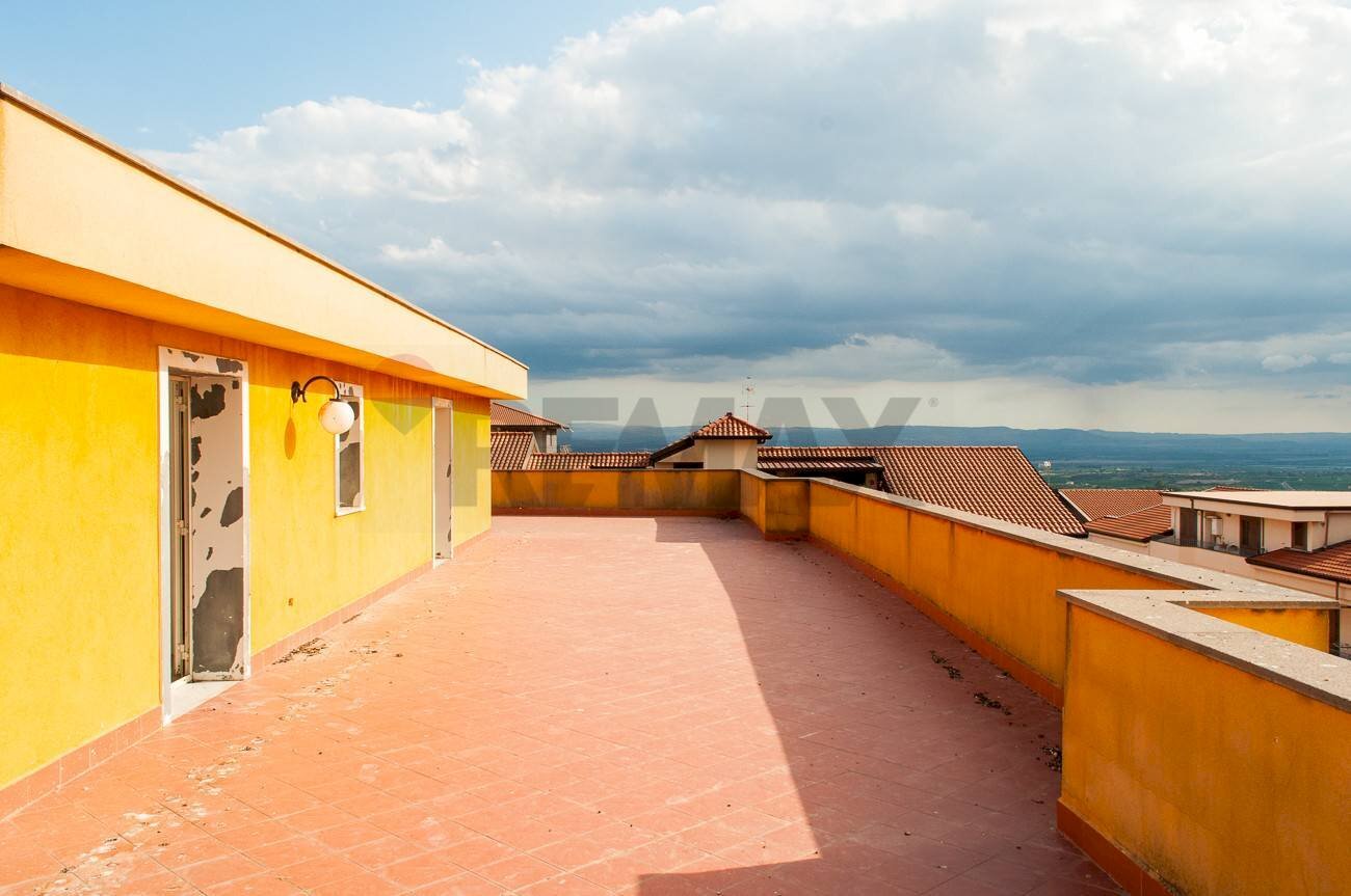 Terrazza - Attico Via Enrico Toti
 
28, Motta Sant'Anastasia - foto 1