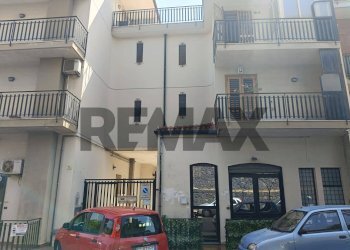 Edificio all\'aperto - Bilocale Via Giovanni Verga
18, Acireale - foto 2