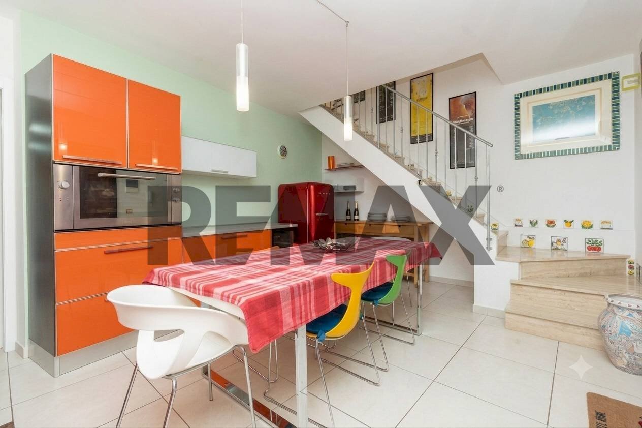 Sala da pranzo - Casa semi indipendente Via Abate Ferrara
 
59, Catania - foto 1