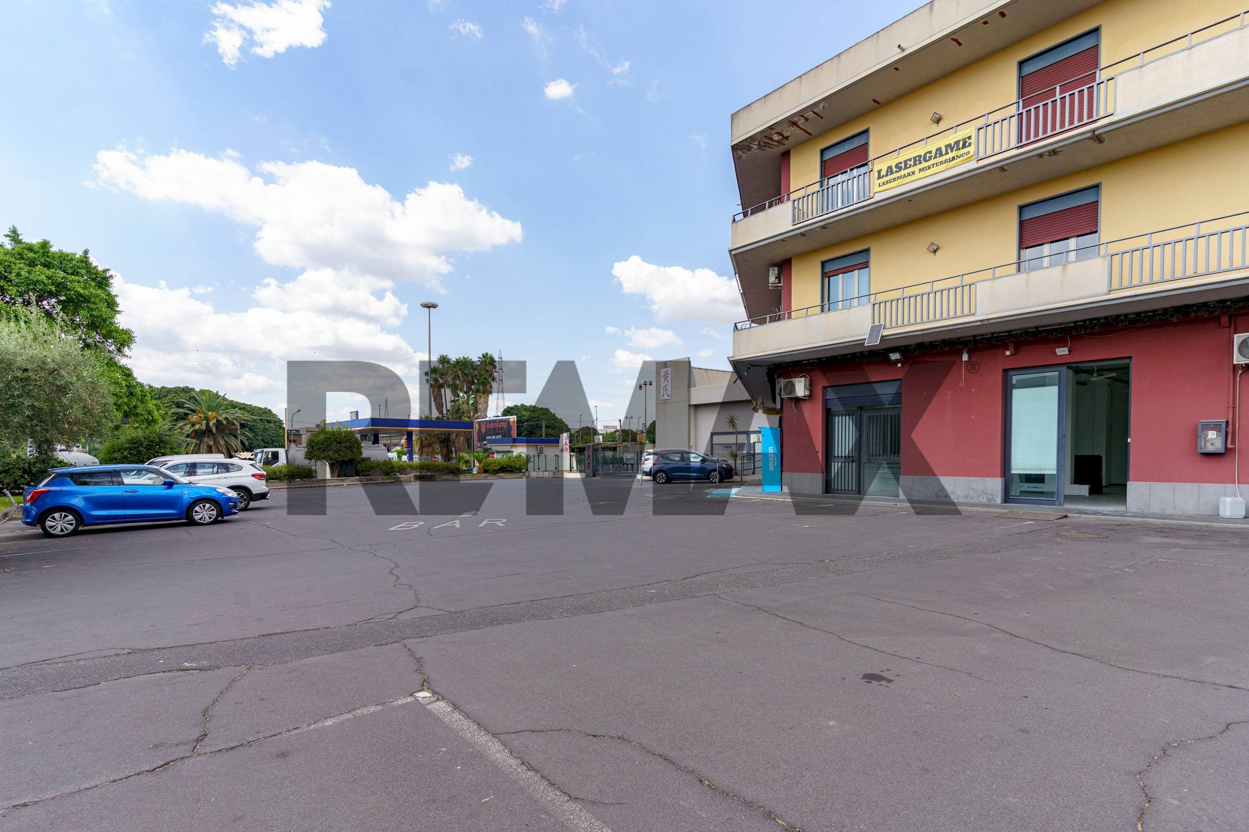 Edificio all\'aperto - Commercial Premises via galileo galilei
 
76, Misterbianco - photo 1