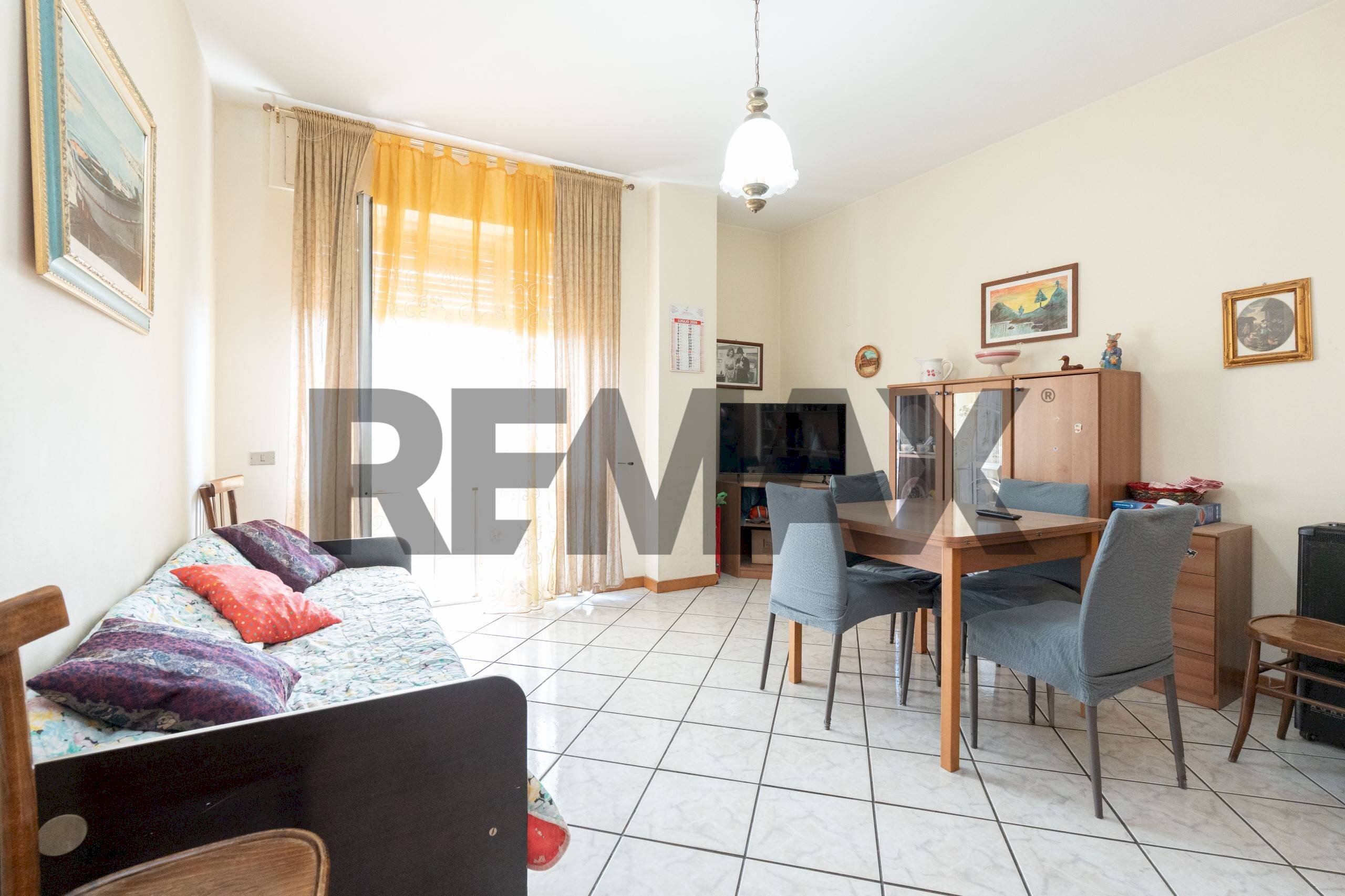 Sala da pranzo - Appartamento via canonico bascetta
 
18, Adrano - foto 1