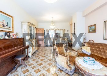 Sala da pranzo - Appartamento via canonico bascetta
 
18, Adrano - foto 11