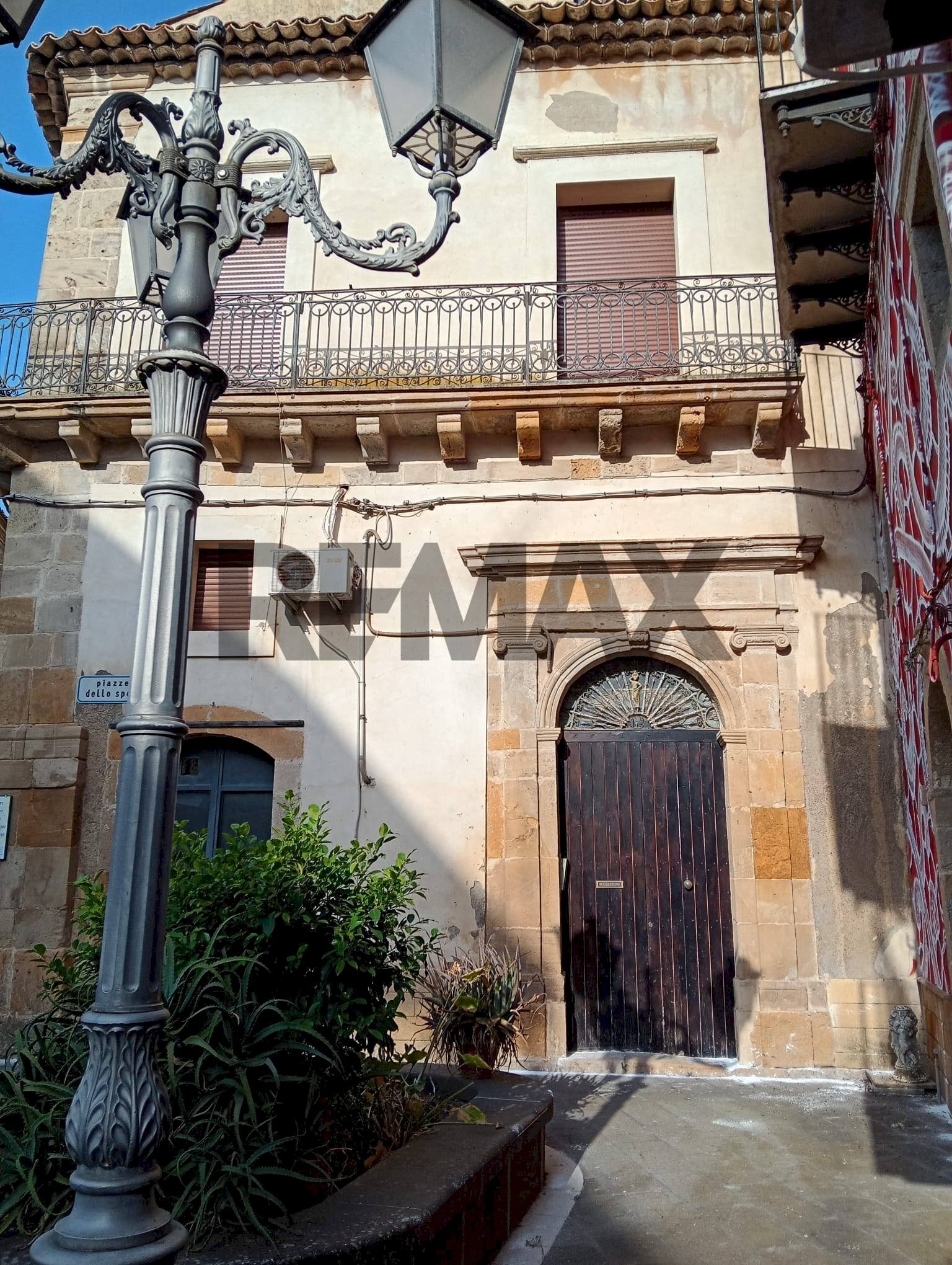 Edificio all\'aperto - Casa indipendente Piazzetta Dello Speziale
1, Mirabella Imbaccari - foto 2