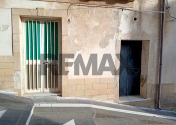 Edificio all\'aperto - Casa indipendente Piazzetta Dello Speziale
 
1, Mirabella Imbaccari - foto 3