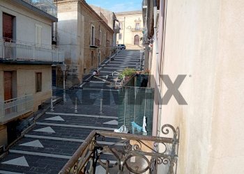 Edificio all\'aperto - Casa indipendente Piazzetta Dello Speziale
 
1, Mirabella Imbaccari - foto 4