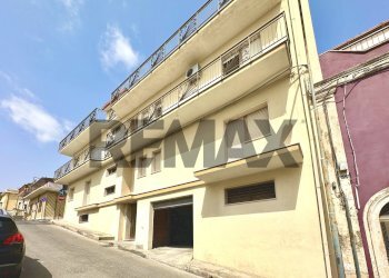 Edificio all\'aperto - Stabile - Palazzo via carducci
 
7, Canicattini Bagni - foto 1