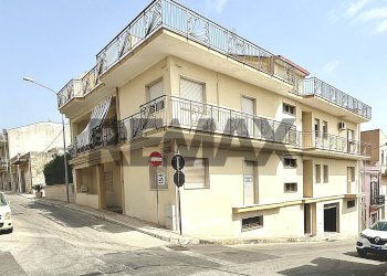 Edificio all\'aperto - Stabile - Palazzo via carducci
 
7, Canicattini Bagni - foto 2