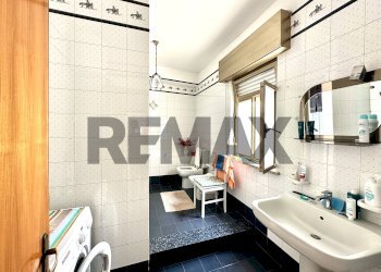 Bagno - Stabile - Palazzo via carducci
 
7, Canicattini Bagni - foto 25