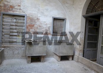 cortile - Locale Commerciale Via Musio
 
42, Iglesias - foto 9