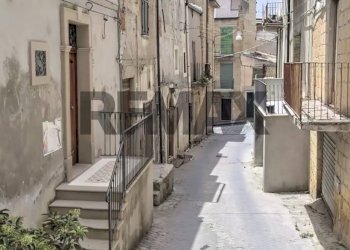 Edificio all\'aperto - Casa indipendente via Capitano bivona
 
67, Pietraperzia - foto 1
