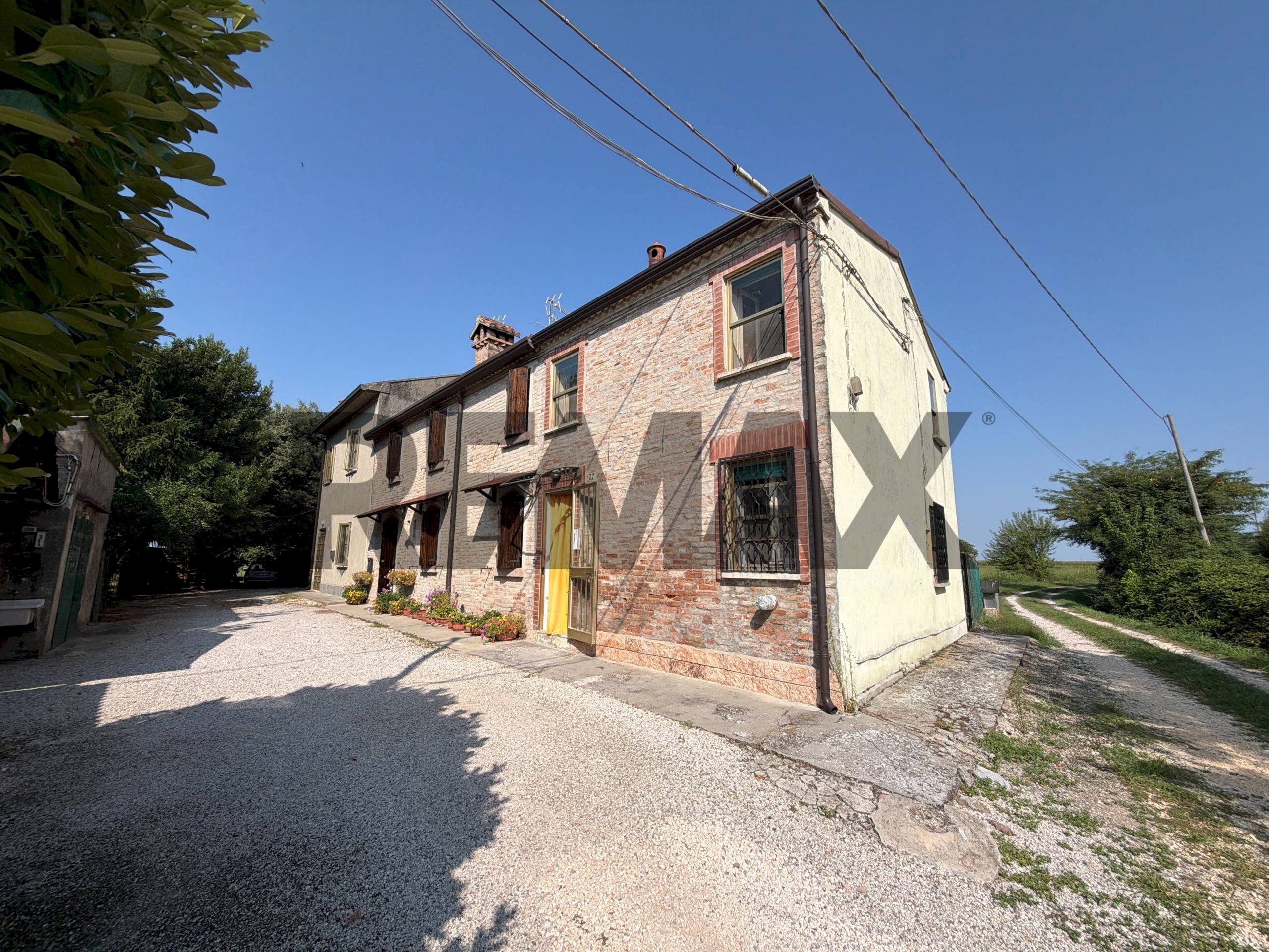 Casa all\'aperto - Semi-detached house Via Capriolo
 
37, Copparo - photo 1