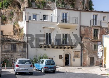 Edificio all\'aperto - Casa indipendente via giusti
 
117, Ragusa - foto 1