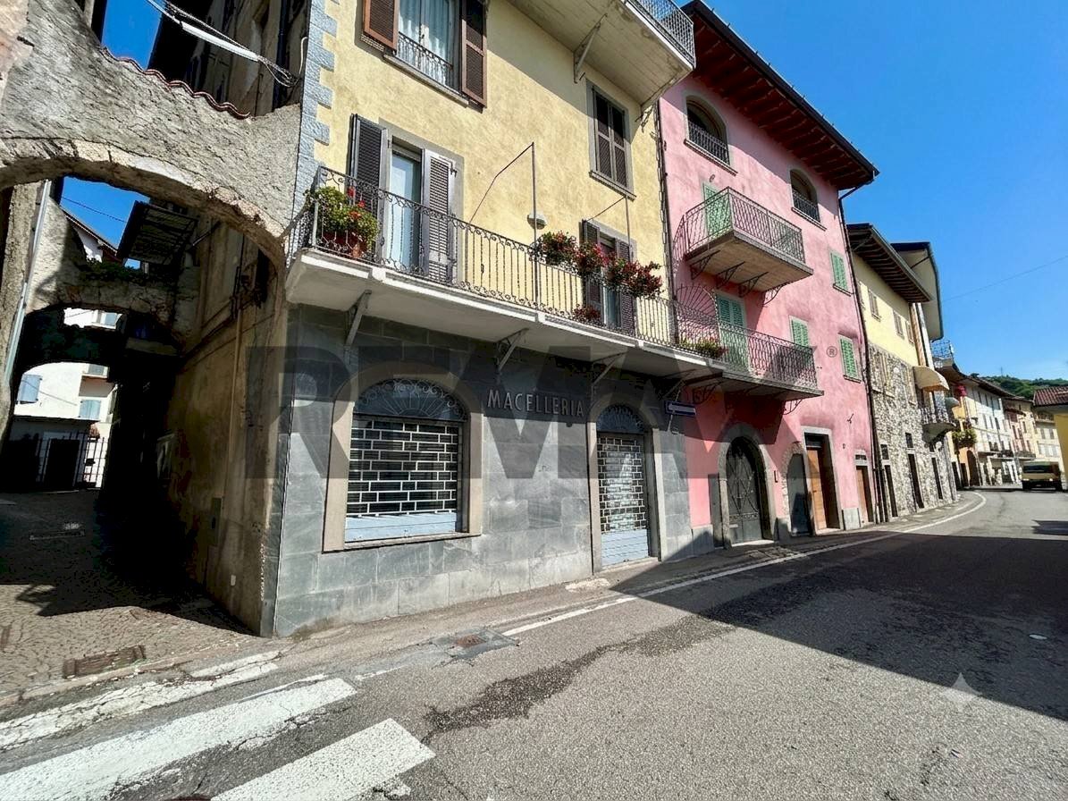 Edificio all\'aperto - Three-room apartment via Porto
 
84, Riva di Solto - photo 1
