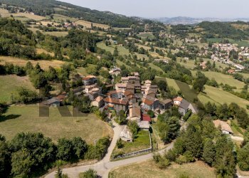 Vista delle montagne - Terreno edificabile costola
 
4, Neviano degli Arduini - foto 1