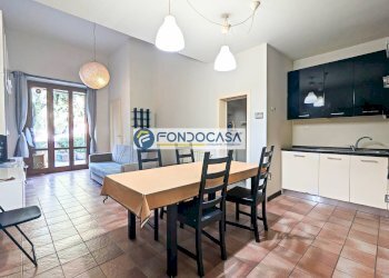 soggiorno con cucina - Trilocale Viale Ermenegildo Pistelli
96, Camaiore - foto 1