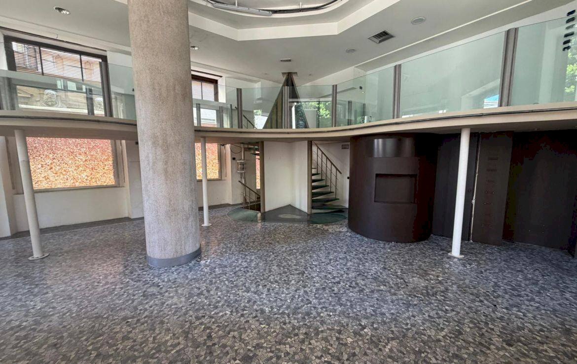 Foto 1 - Negozio Via Degli Omenoni
 
2, Milano - foto 1