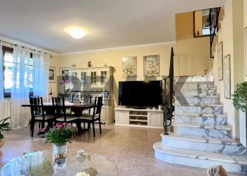 Sala da pranzo - Semi-detached house via ferrucci
 
106, Forte dei Marmi - photo 8