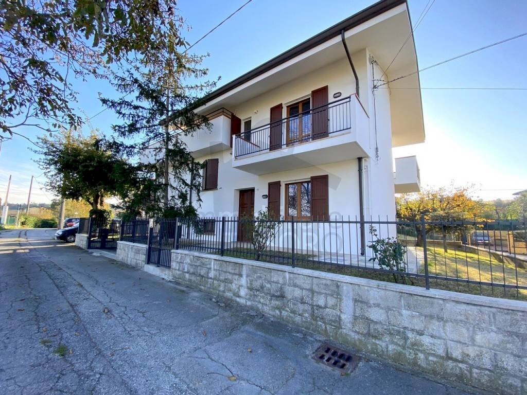 Facciata - Villa via Manduchi, 110, Santarcangelo di Romagna - foto 1