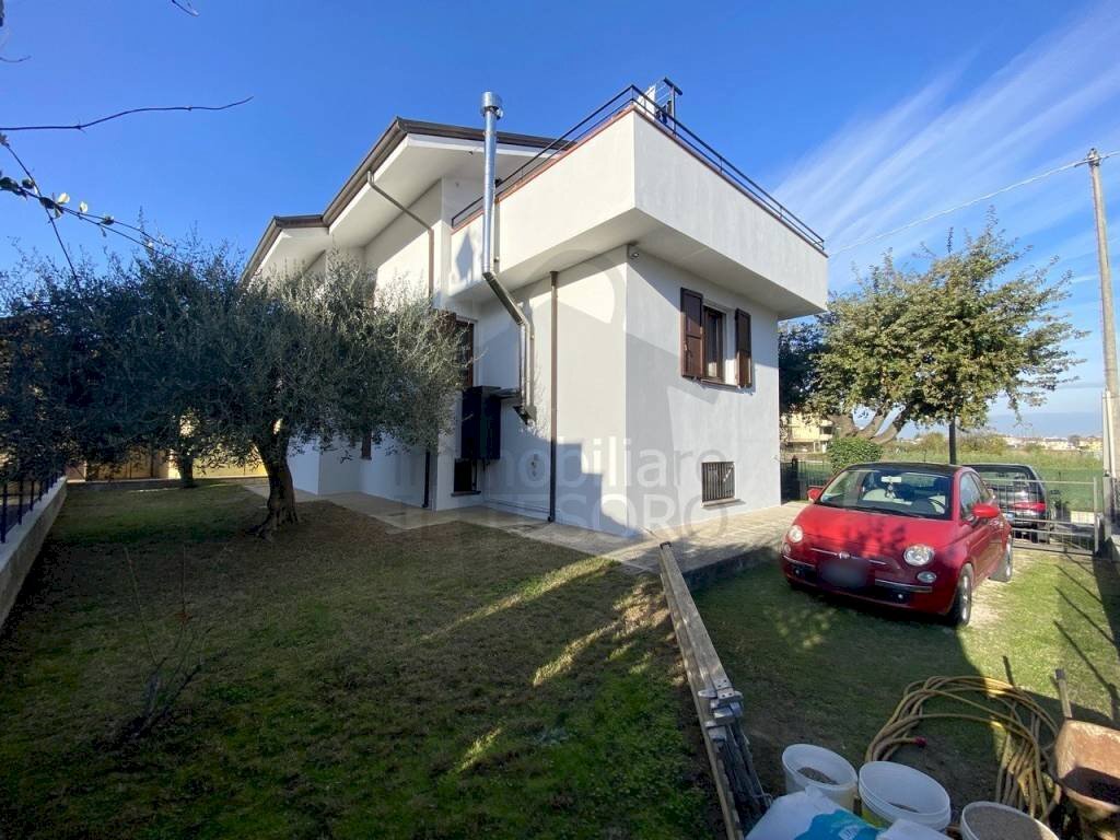 Giardino - Villa via Manduchi, 110, Santarcangelo di Romagna - foto 2