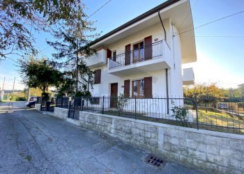 Facciata - Villa via Manduchi, 110, Santarcangelo di Romagna - foto 1