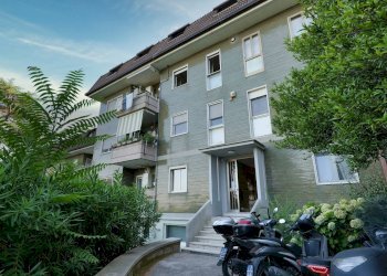 INGRESSO PORTONE - Appartamento via camaldolilli
 
59, Napoli - foto 4