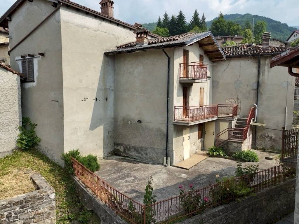 Facciata - Casa indipendente Frazione Salogni, Fabbrica Curone - foto 1
