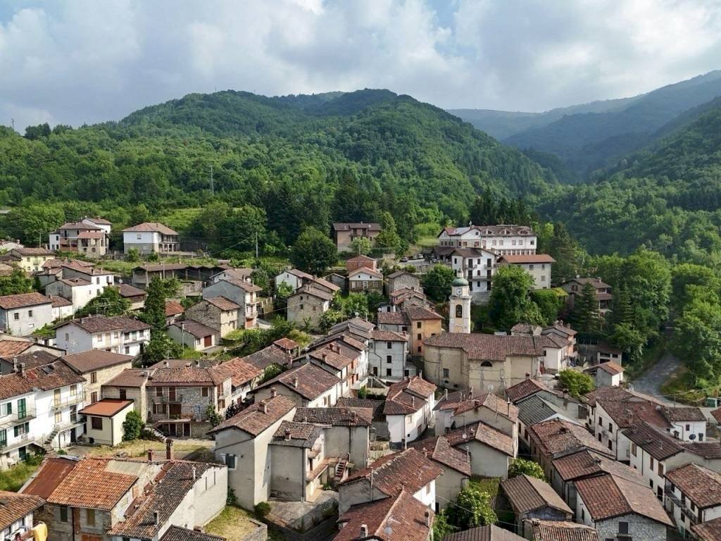Vista - Casa indipendente Frazione Salogni, Fabbrica Curone - foto 2