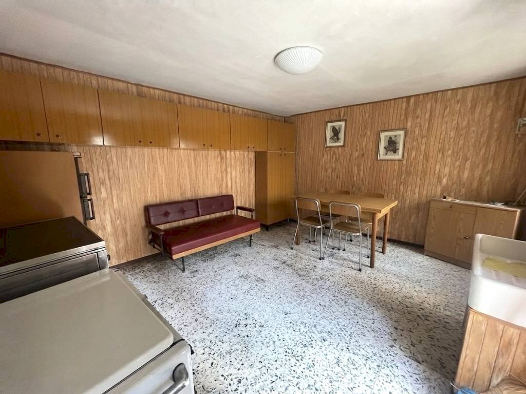 Salone - Casa indipendente Frazione Salogni, Fabbrica Curone - foto 3