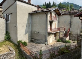 Facciata - Casa indipendente Frazione Salogni, Fabbrica Curone - foto 1