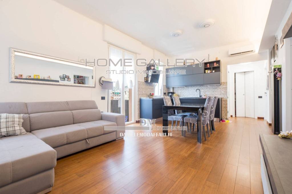 Salone - Three-room apartment via Bottini, Genova (neighborhood Quarto) - photo 3