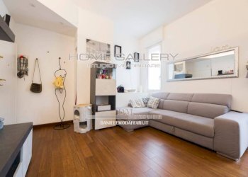 Salone - Three-room apartment via Bottini, Genova (neighborhood Quarto) - photo 5