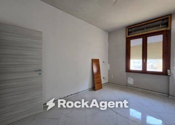 Camera da letto - Appartamento via Roma, 61, Casarano - foto 15