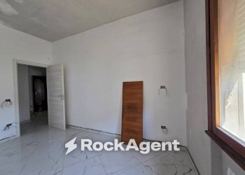 Camera da letto - Appartamento via Roma, 61, Casarano - foto 16