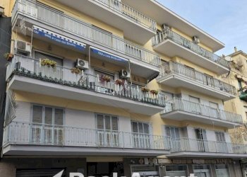 Facciata - Ufficio via Giacomo Matteotti, 29, Pozzuoli - foto 1