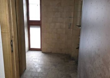Stanza non arredata - Ufficio via Giacomo Matteotti, 29, Pozzuoli - foto 11